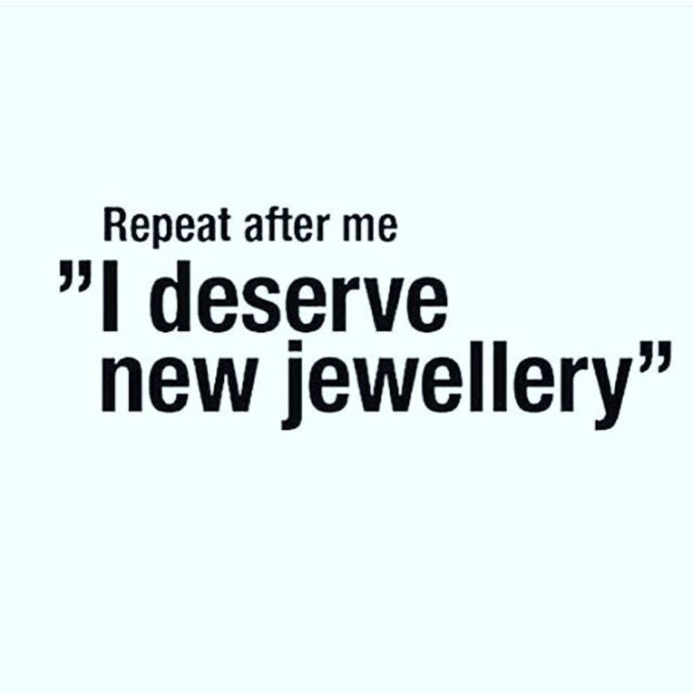 ✅Beautiful Crystal & Gold Necklace - Picture 9 of 16